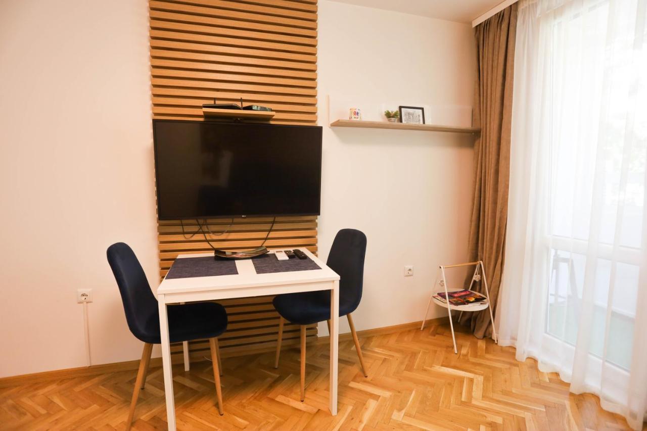 White Central Apartment Varna Exteriör bild